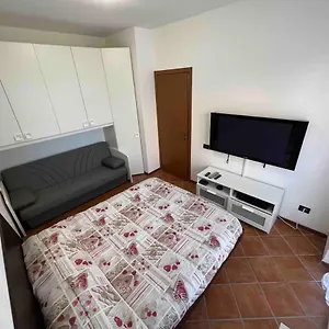 Piccolo monolocale confortevole vicino a Milano Appartamento